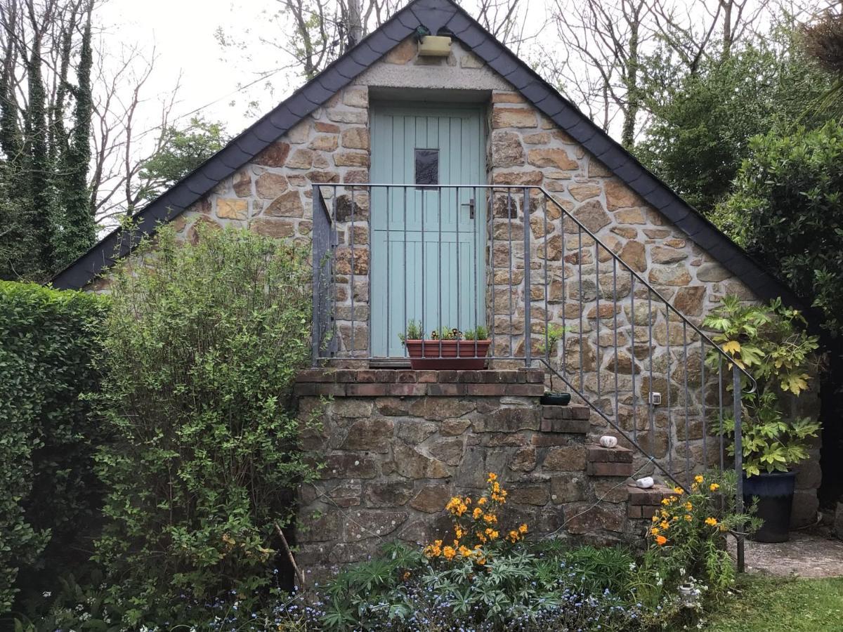 Cozy Camborne Studio Retreat With Two Single Beds Exterior photo