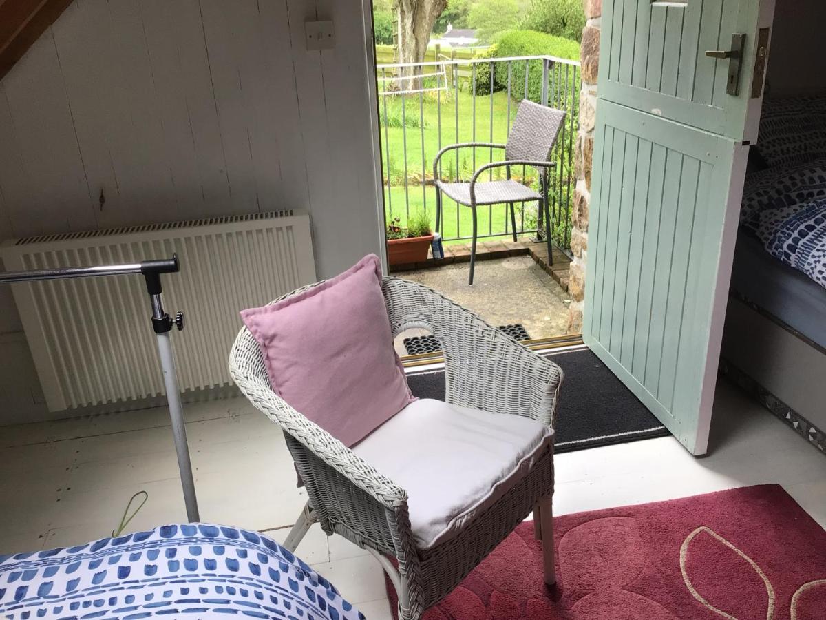 Cozy Camborne Studio Retreat With Two Single Beds Exterior photo
